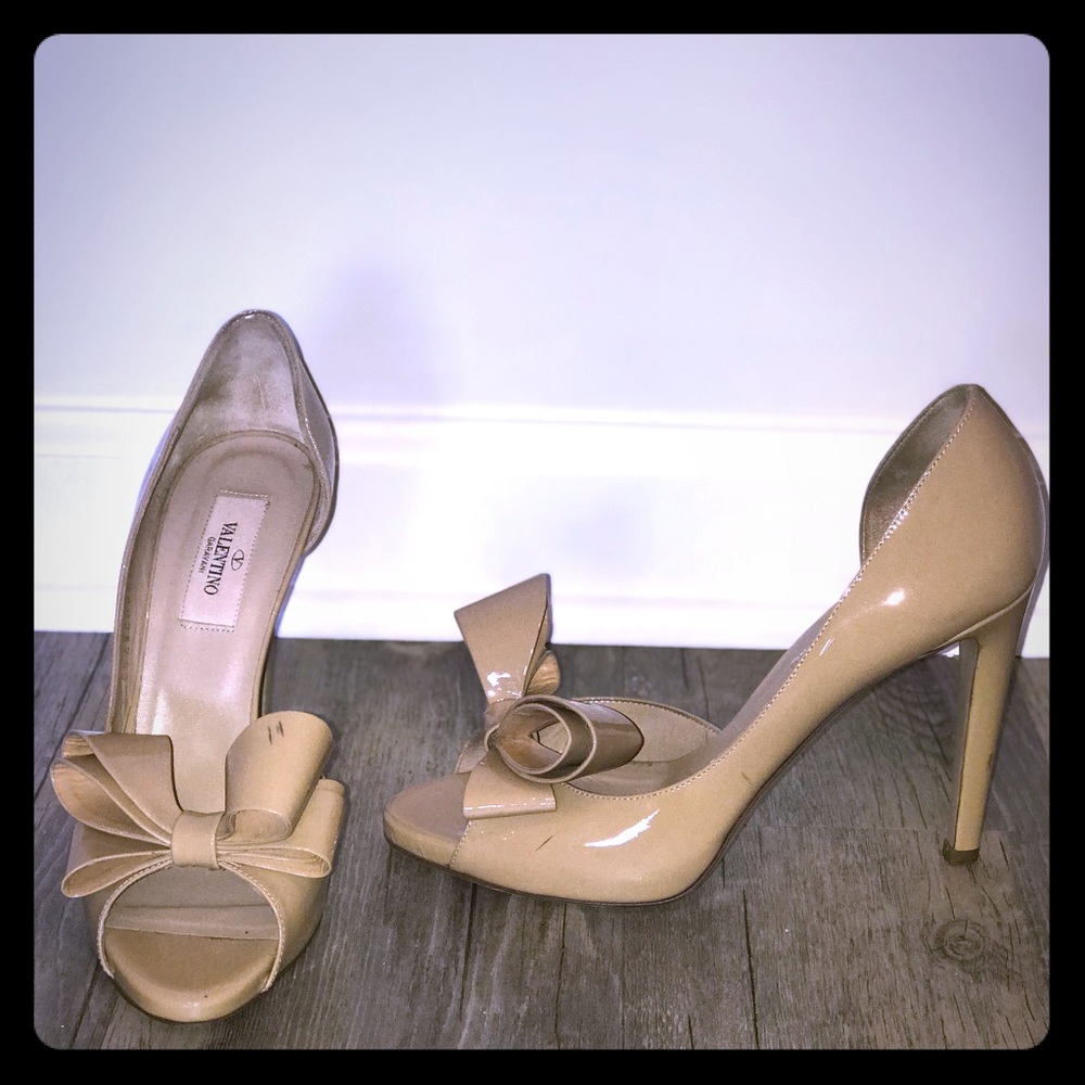 Classic Nude Valentino Bow tie Pumps